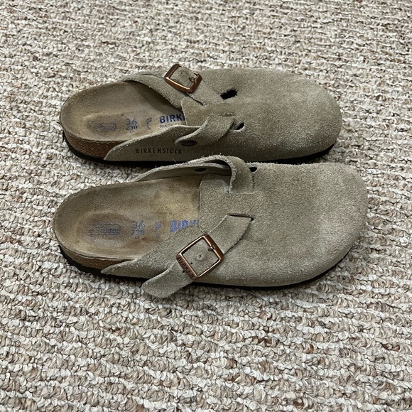 Birkenstock Boston Clogs in Taupe Soft Suede size 36
I - Picture 2 of 5